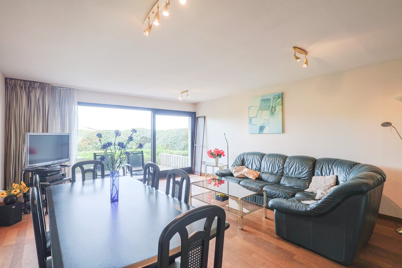Ruim 3-slaapkamerappartement op de zeedijk met 2 grote terrassen 