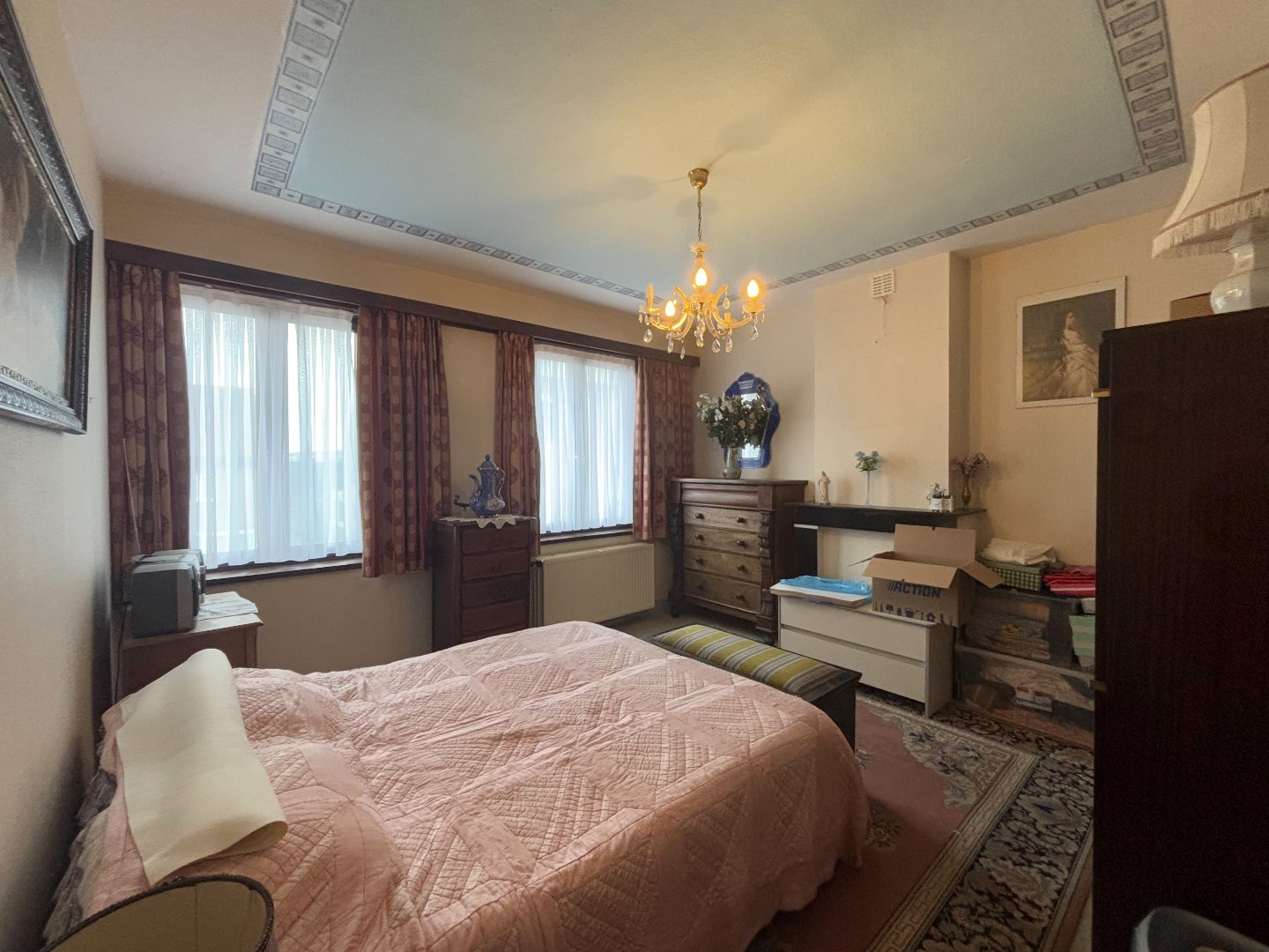 Gezinswoning met 6 slpk. en ruime garage op perceel van 1233m² te Leopoldsburg 