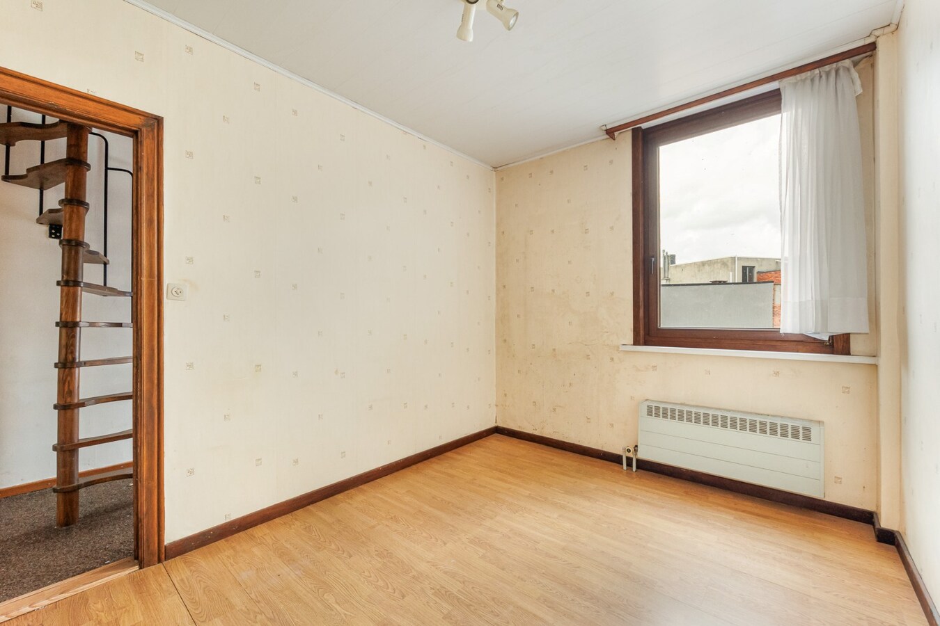 Te renoveren woning met 3 slpk en stadstuin te Hoboken! 