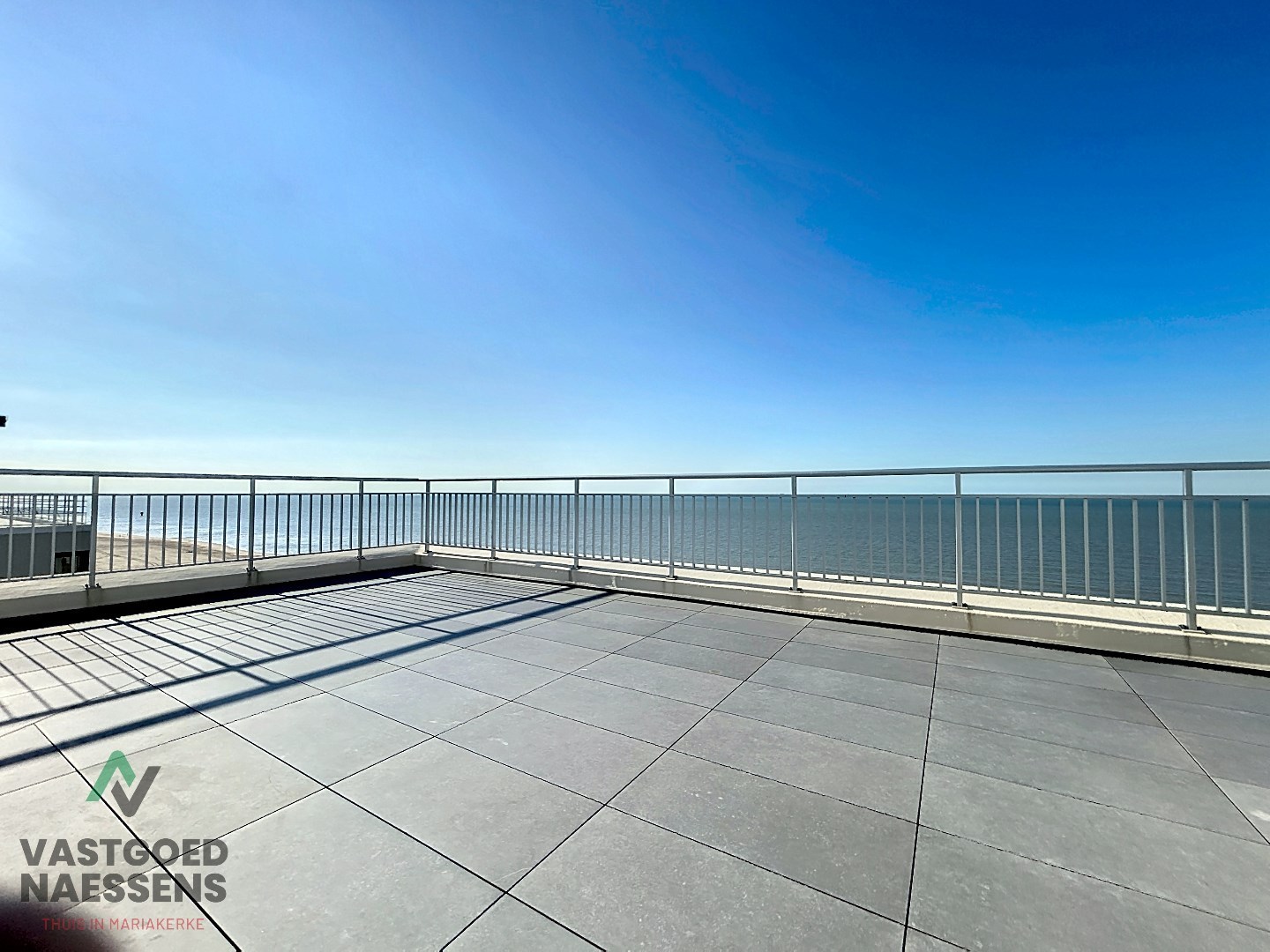 MAGNIFIQUE PENTHOUSE - 2 CHAMBRES - GRANDE TERRASSE - VUE SUR MER - PARKING 