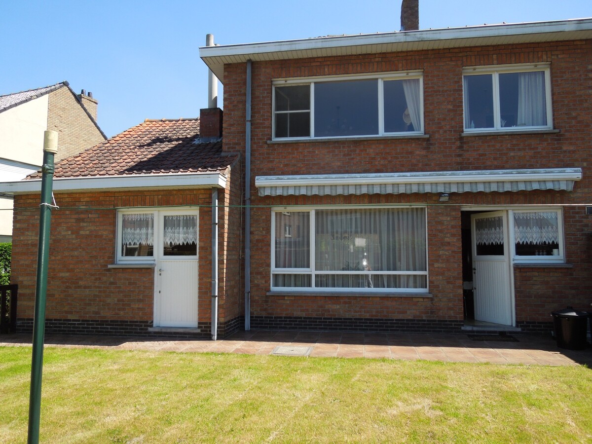 Op te frissen halfopen woning 