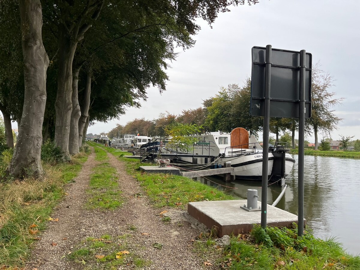 Wonen op het water – Woonboot op de Zuid-Willemsvaart 