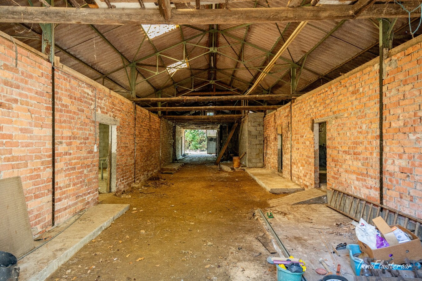 Uniek gelegen te renoveren woning met stalgebouw op ca. 10ha te Herk-de-Stad 