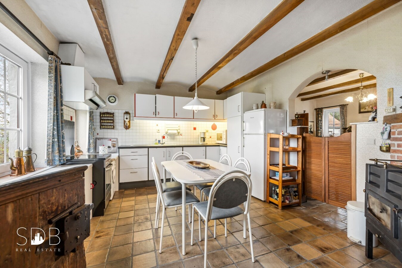 Authentieke hoeve met bijgebouwen met graslanden op circa 8.750m² 