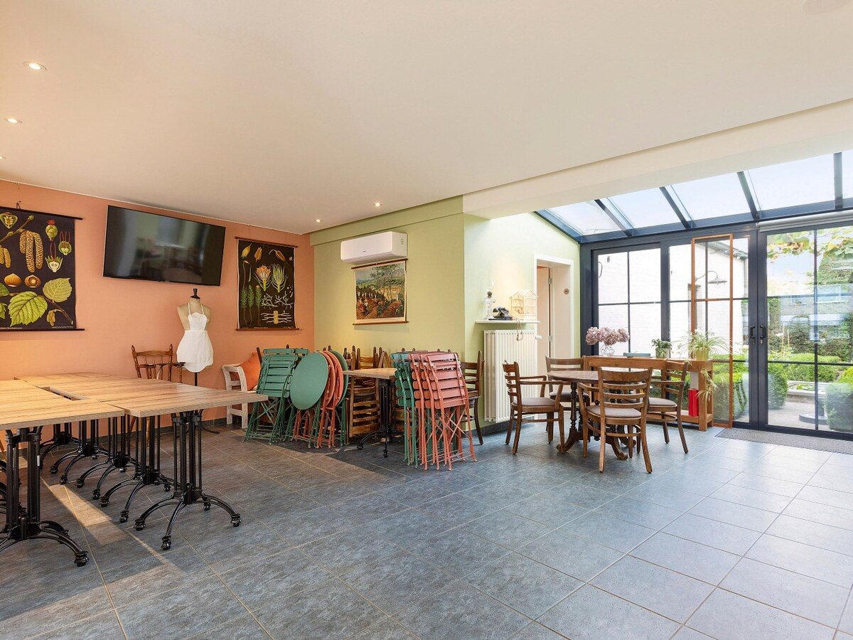 Charmant handelspand met woonst op de markt in Kruishoutem 