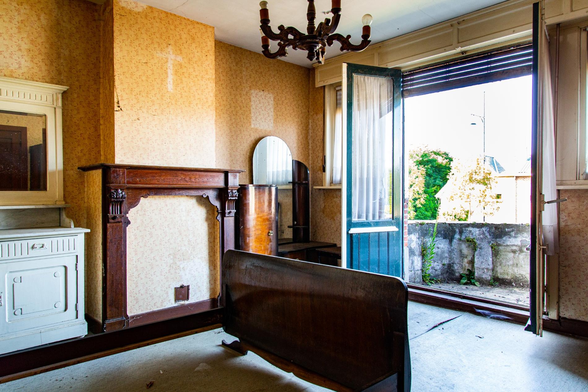 Totaal te renoveren art deco woning met 5 slpks op 950m² nabij centrum Maldegem 