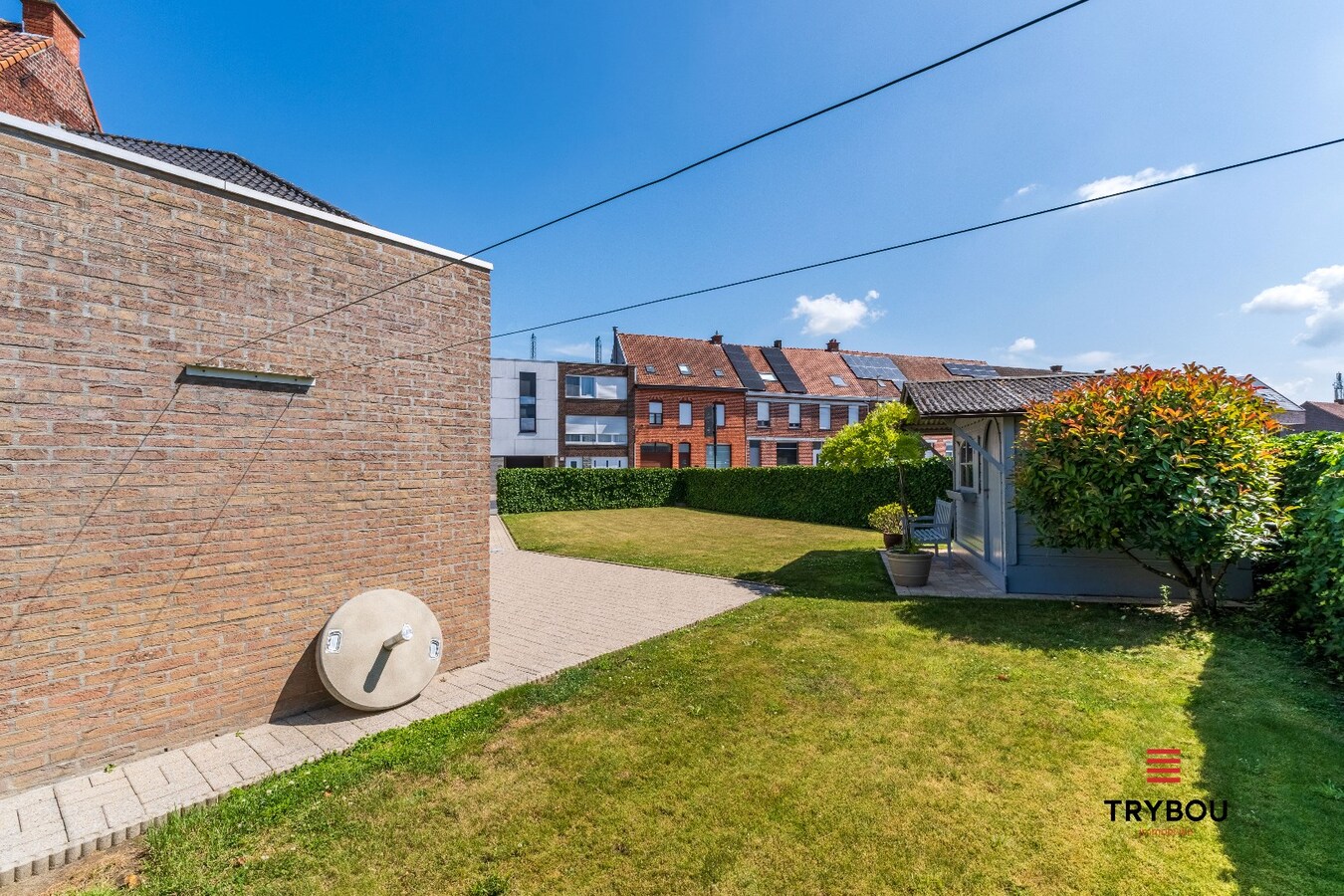 Gezellige en ruime woning met tuin - instapklaar in het hart van Ledegem 