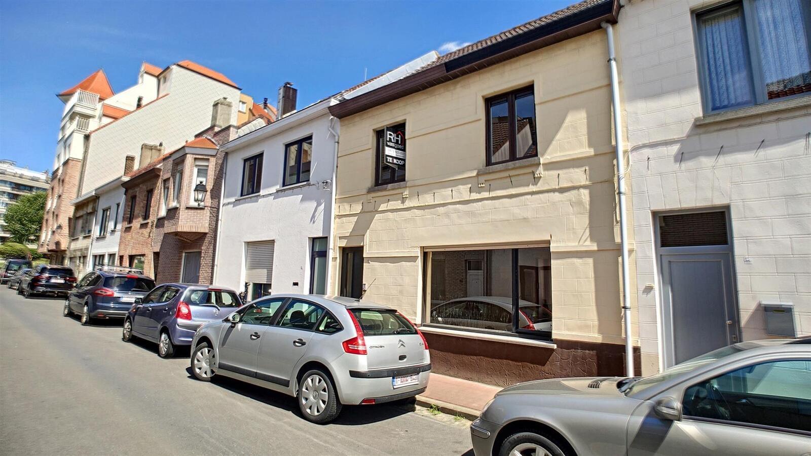 Volledig te renoveren woning met aangename tuin - Heist 