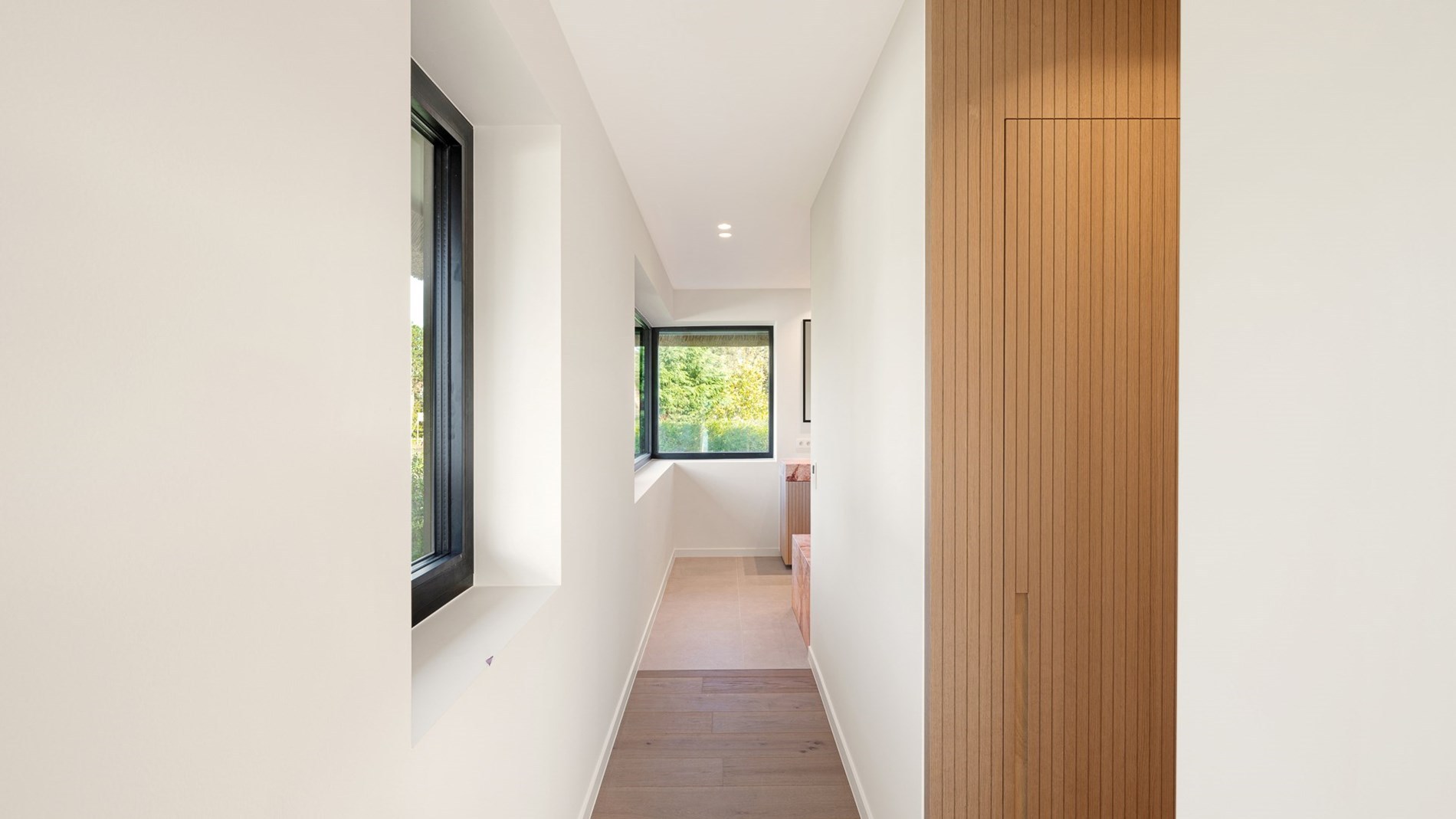 OPENDEURDAG ZATERDAG 04/04 - Madeliefjespad 1 (tussen 14 en 16u ): Indrukwekkende nieuwbouwvilla in hartje Zoute op enkele passen van de golf te Knokke. 