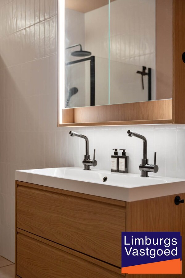 Recent Gerenoveerd appartement met tuin en terras, 2 slaapkamers, In Rekem 