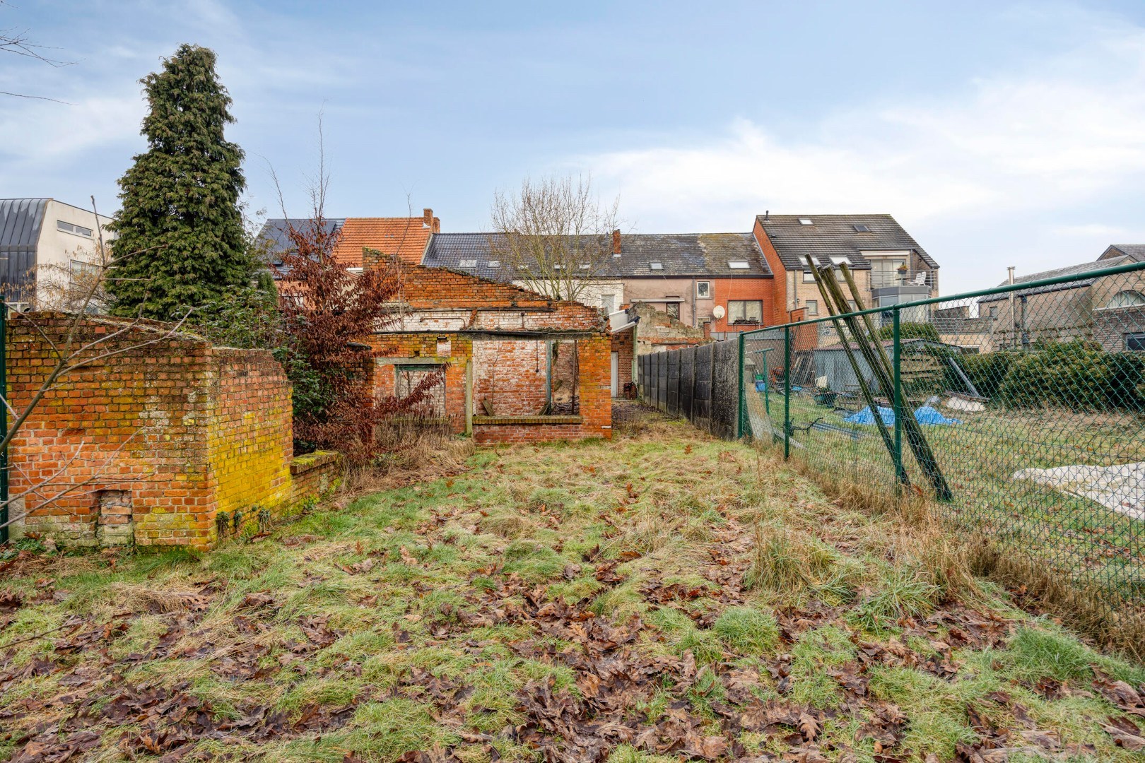 Handelspand met commerciële ligging nabij het centrum van Leopoldsburg! 