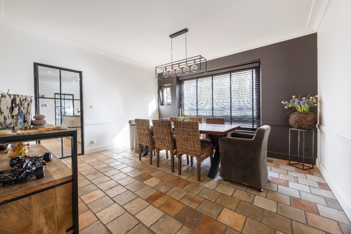 Sels villa met 4 slaapkamers, dubbele carport en garage, Zuid-West tuin op een perceel van 1.991 m² te Schilde - 's-Gravenwezel, 