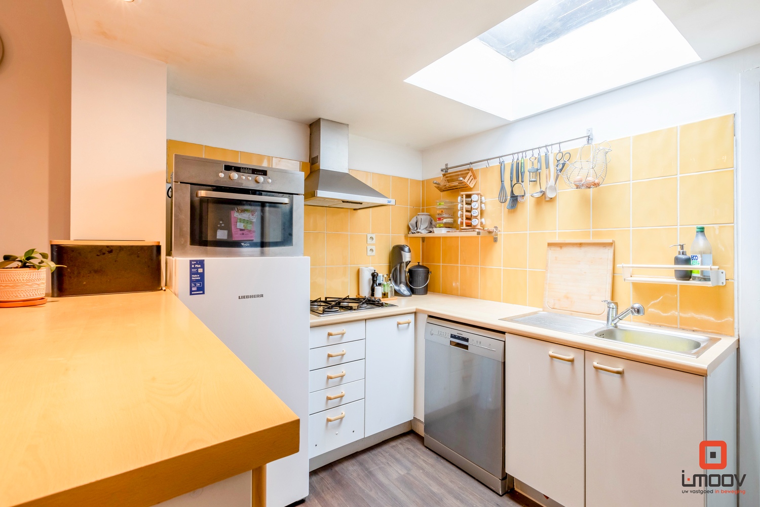 Instapklare rijwoning met 4 slaapkamers en buitenruimte te Gentbrugge 