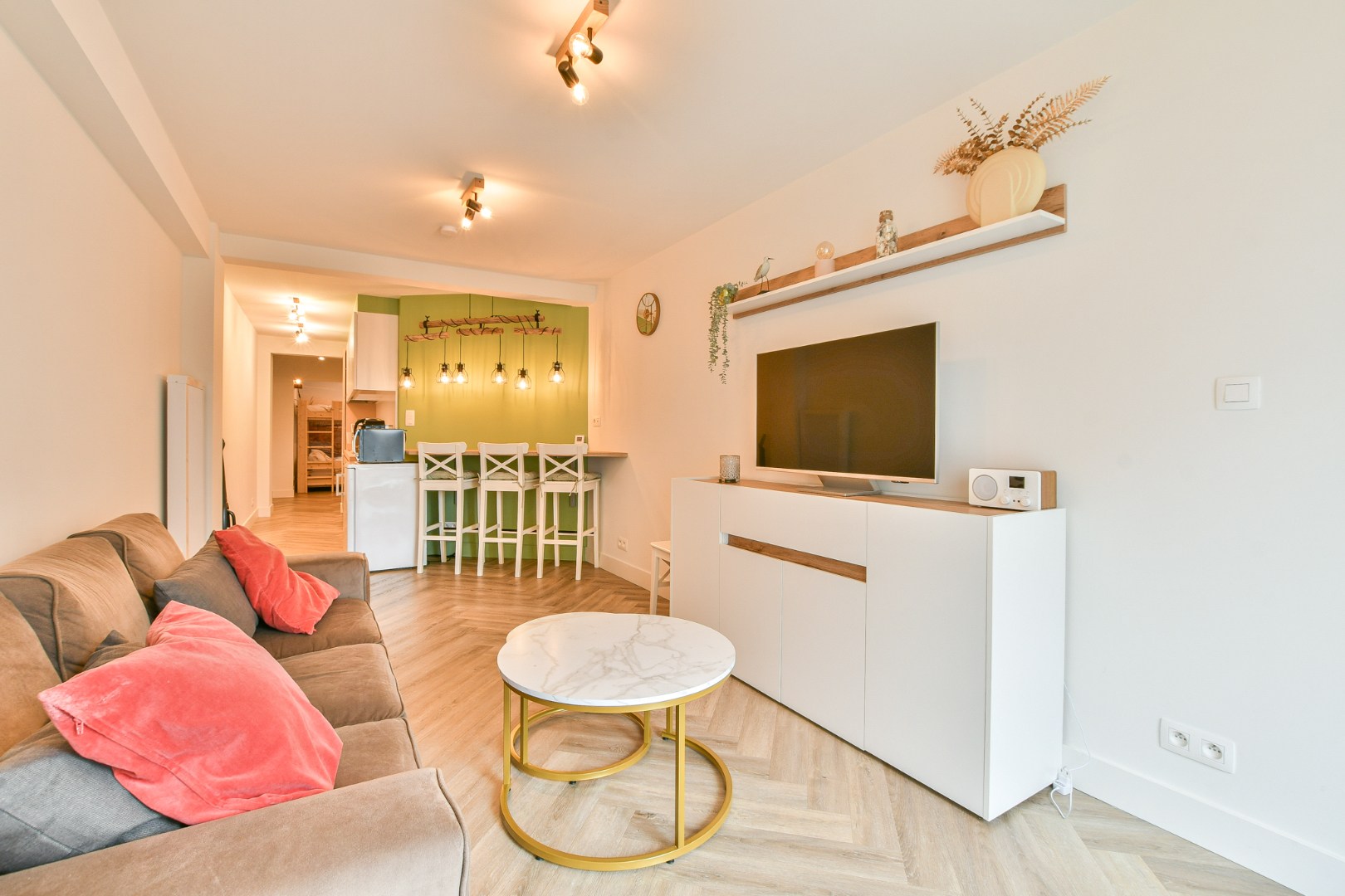 Volledig vernieuwd appartement te koop - achterkant zeedijk Wenduine! 