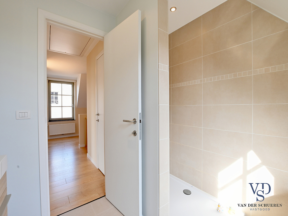 Recente, stijlvolle villa in rustige verkaveling ! 