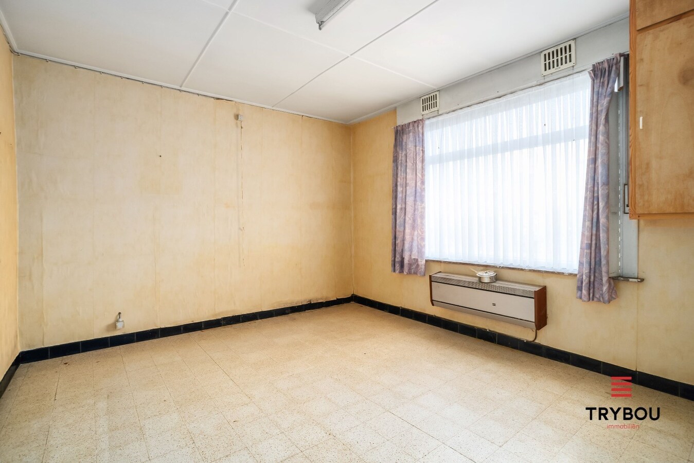 Zongerichte, te renoveren woning op ruim perceel van 618m² 
