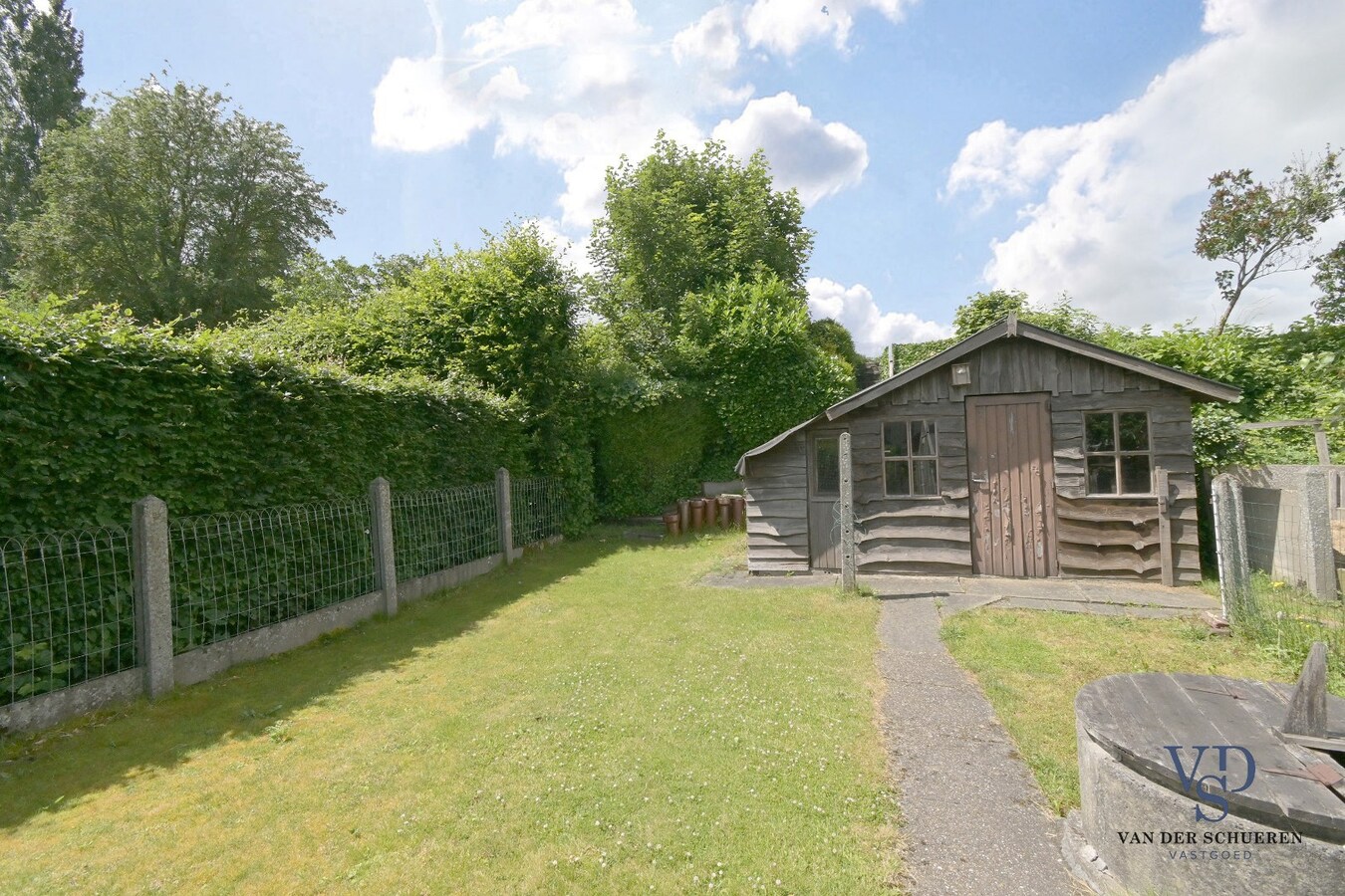 Ruim landhuis met tal van mogelijkheden. 