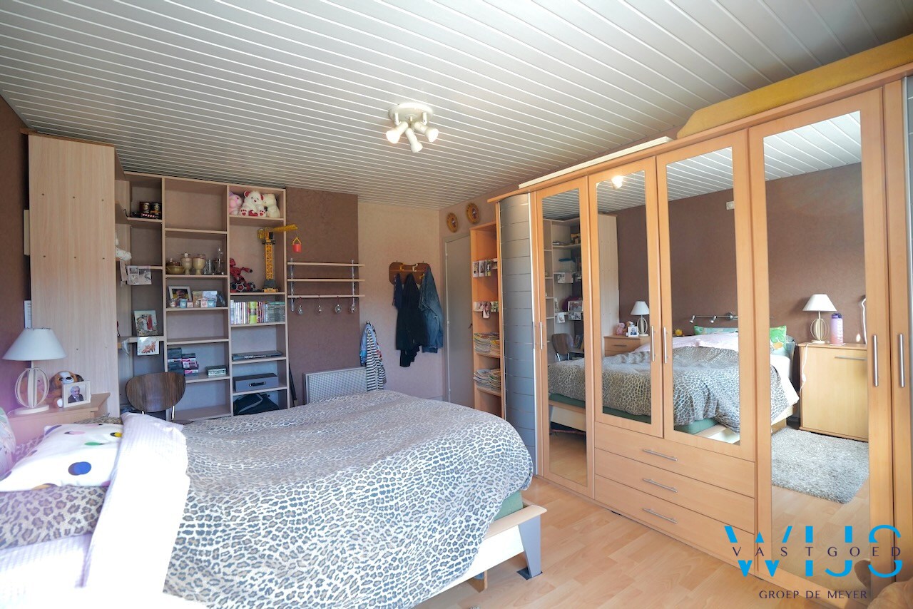 Interessante te renoveren woning met 4 slaapkamers in het centrum van Destelbergen 