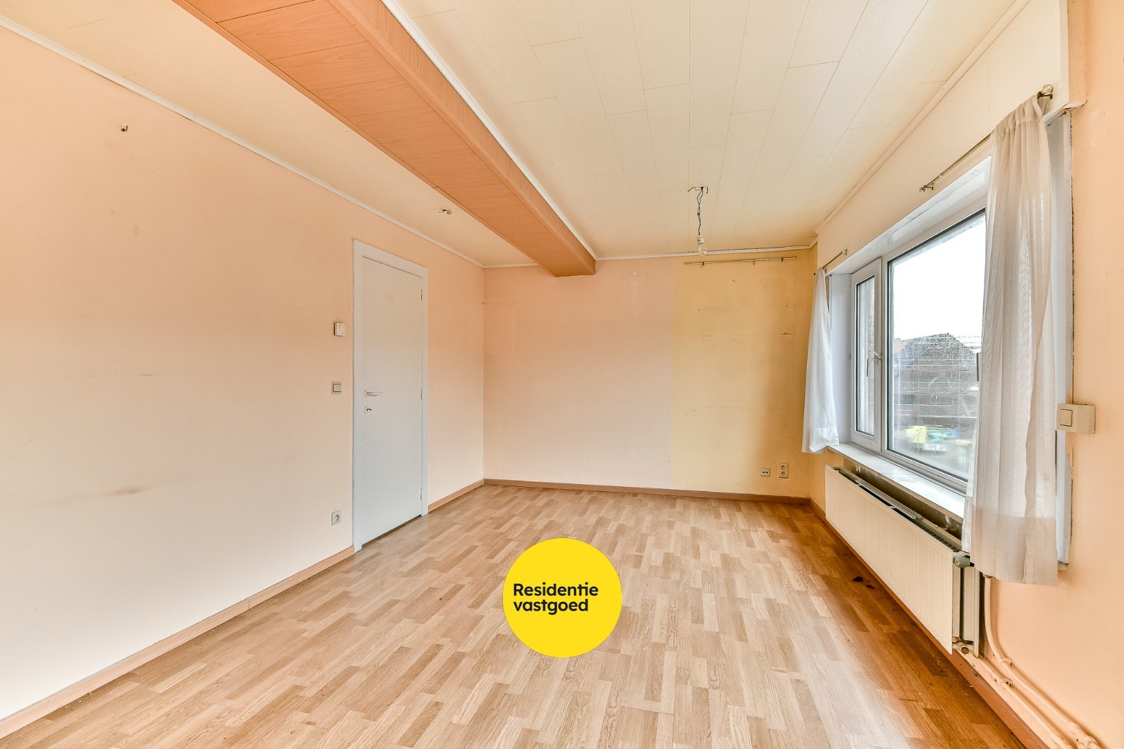Te renoveren appartementsgebouw met loods op 1.131 m² 