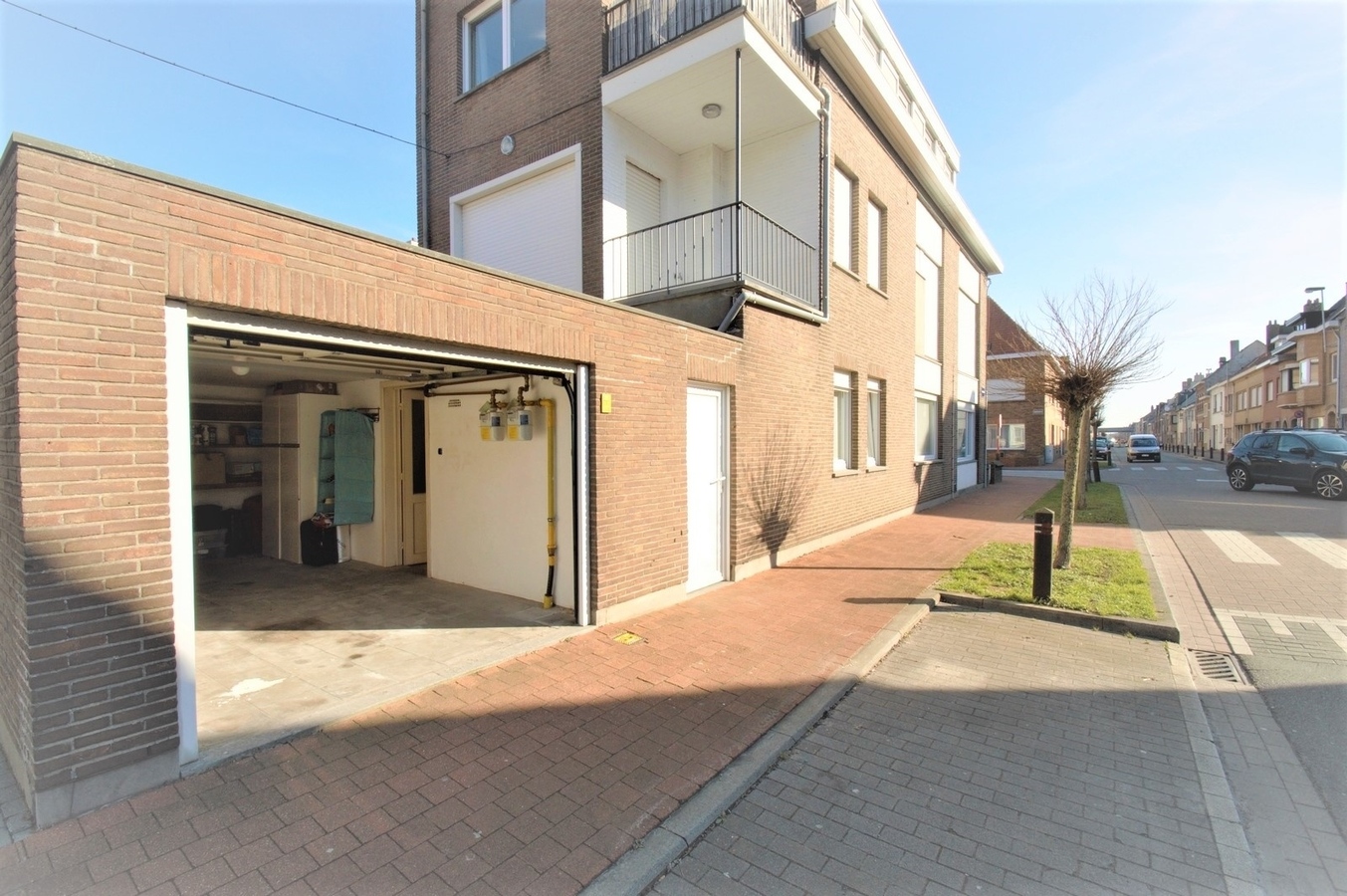 Zonnig, gerenoveerd hoekappartement met garage - Heist 