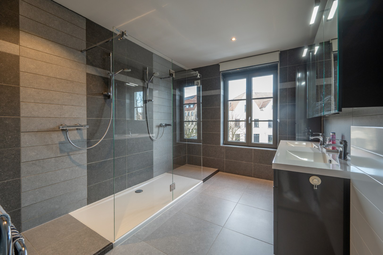 Prachtige en zéér ruime woning met kwaliteitsvolle afwerking 