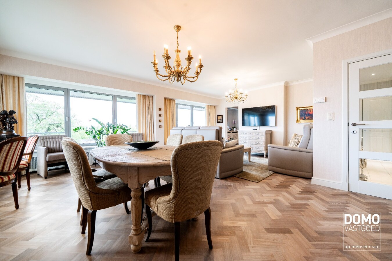 Stijlvol wonen in hartje Hasselt met een uniek uitzicht over het Kolonel Dusartplein 