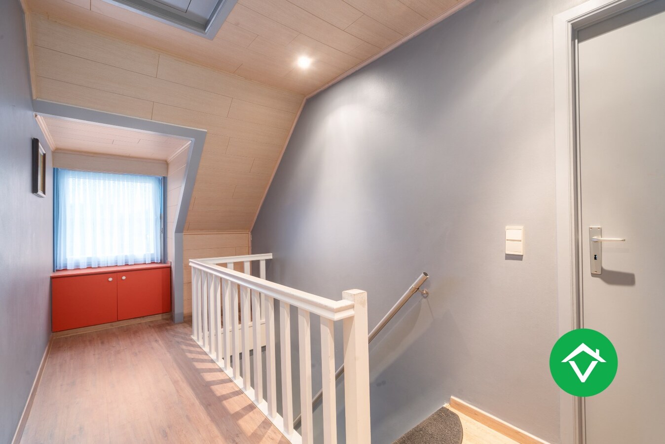 Ruime alleenstaande woning met 3 slaapkamers, tuin en garage te Roeselare 