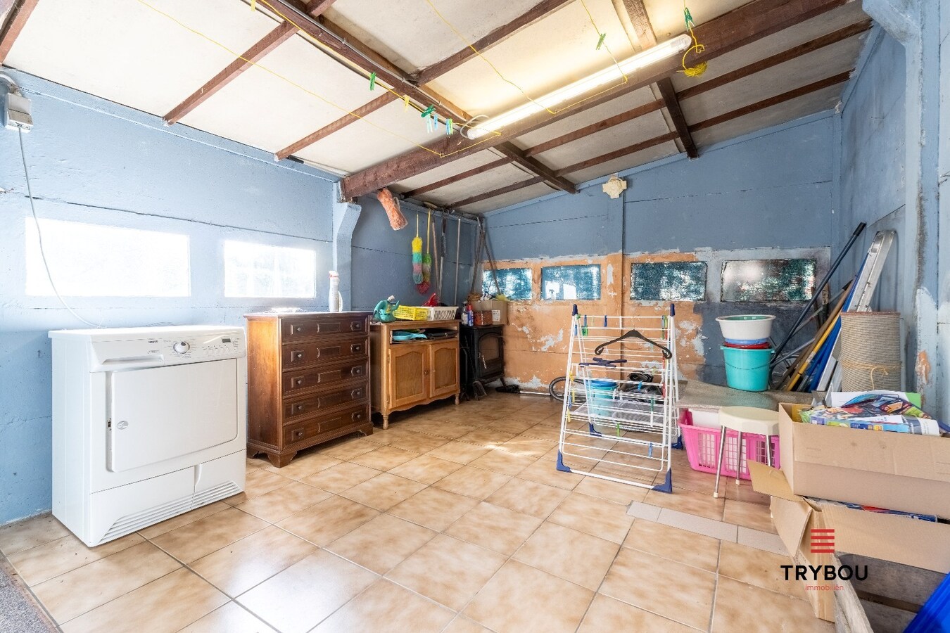 Verrassend ruime woning aan de rand van Houthulst op ruim perceel van 720m². 