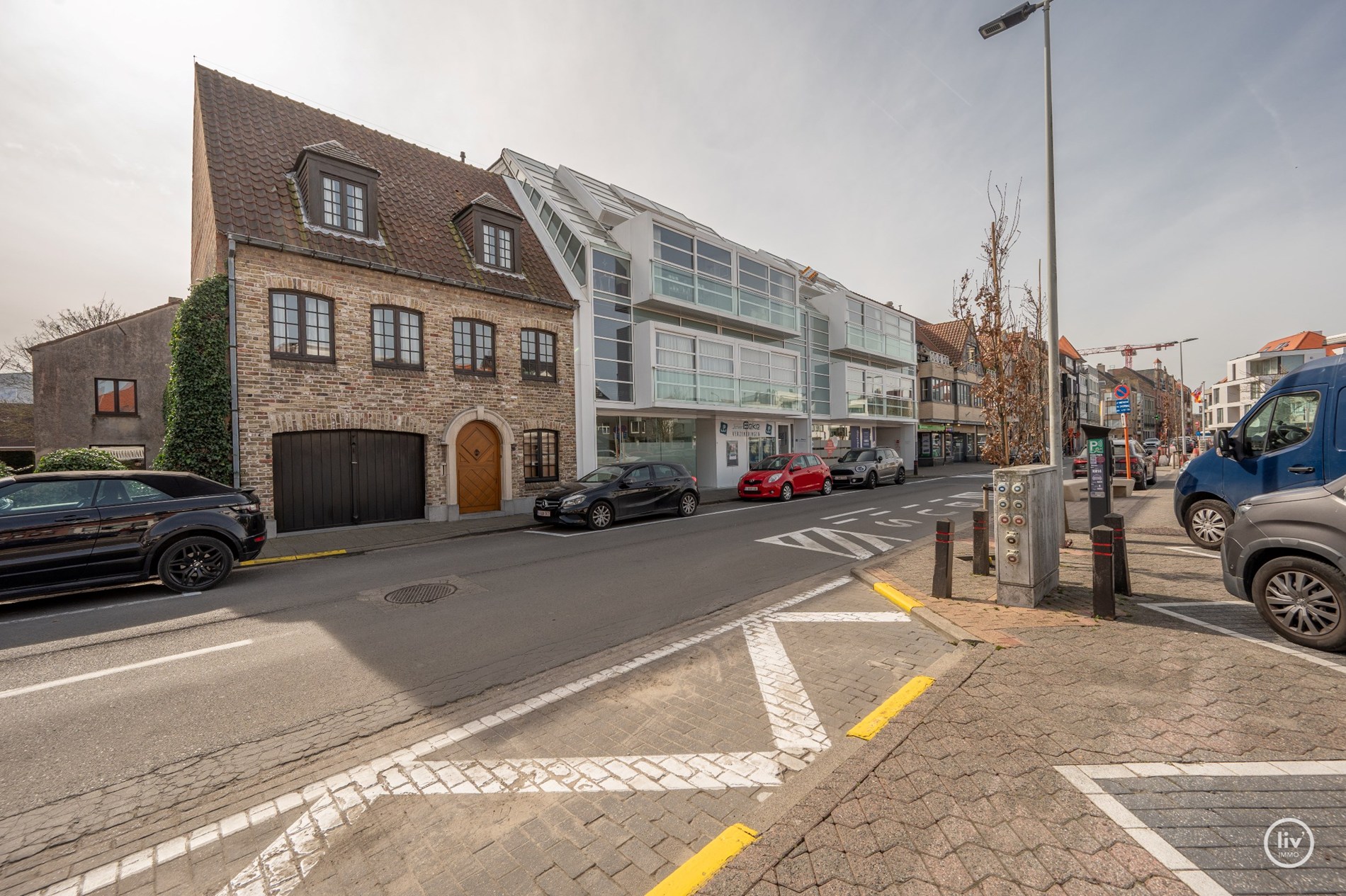 Lichtrijk en stijlvol loftappartement (110 m²) met zonneterras en panoramisch uitzicht in hartje 'Oude Knokke'' 