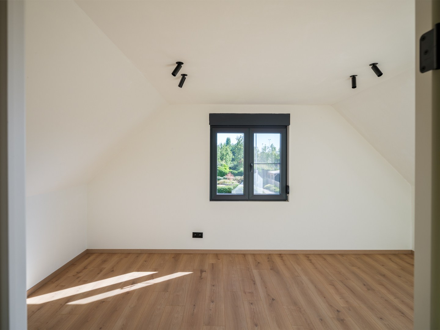 Open bebouwing met 5 slp. en tuin te Drongen 
