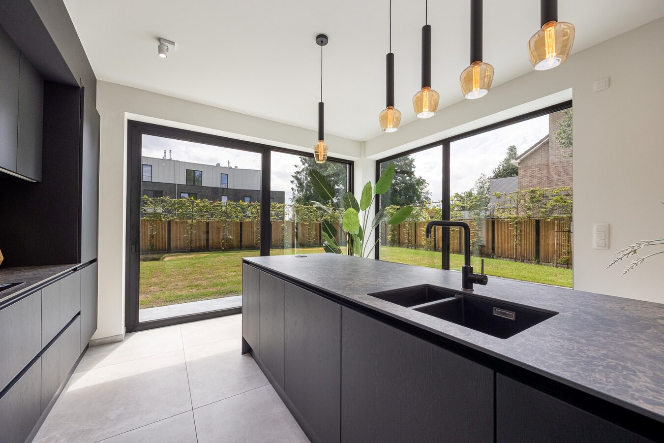 Energievriendelijke (A+) E-peil -5 nieuwbouwvilla in centrum Schilde met Zuid-tuin. 