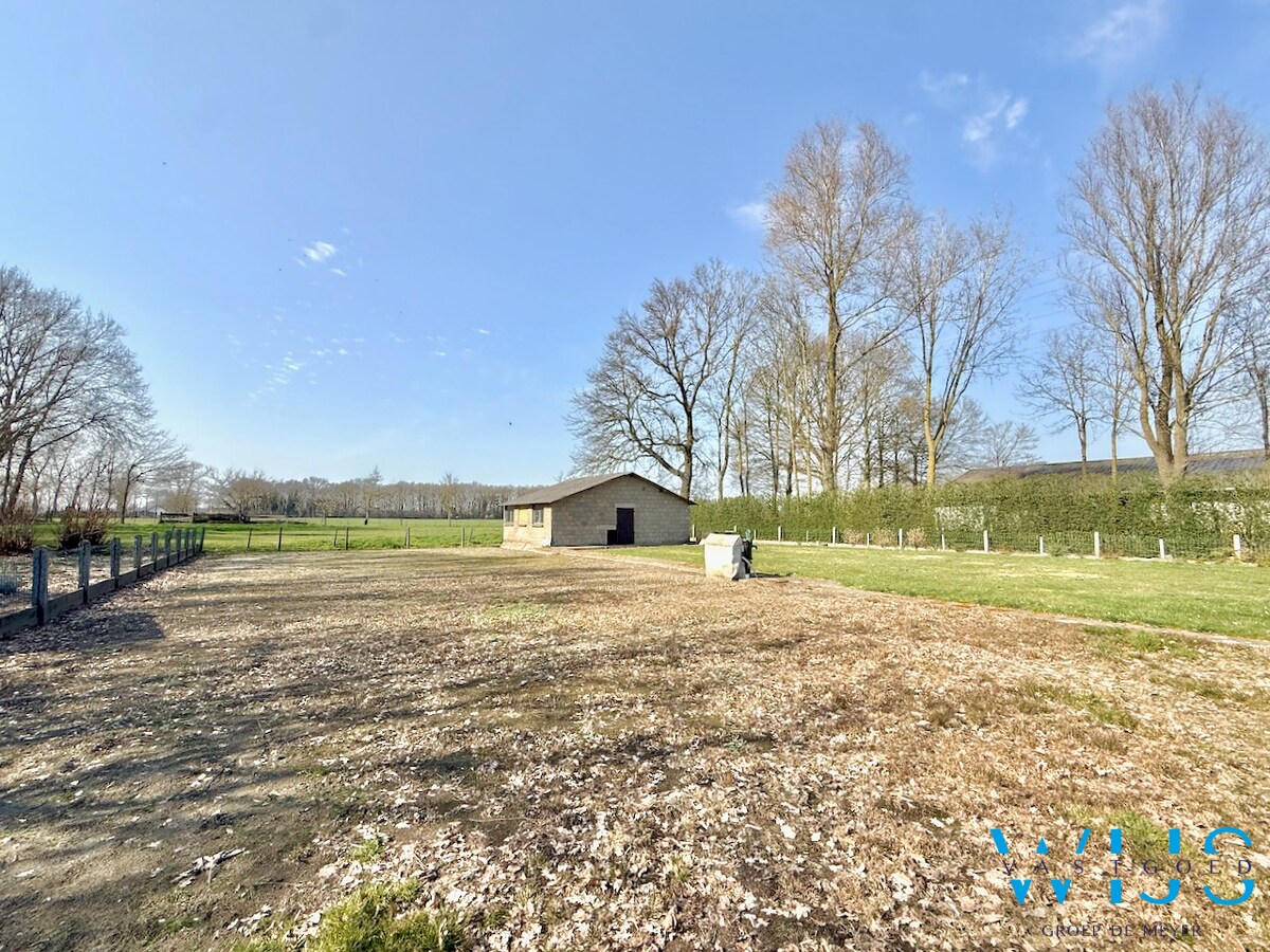 Open bebouwing op fenomenaal perceel van 2.108 m² te Oosteeklo ! 