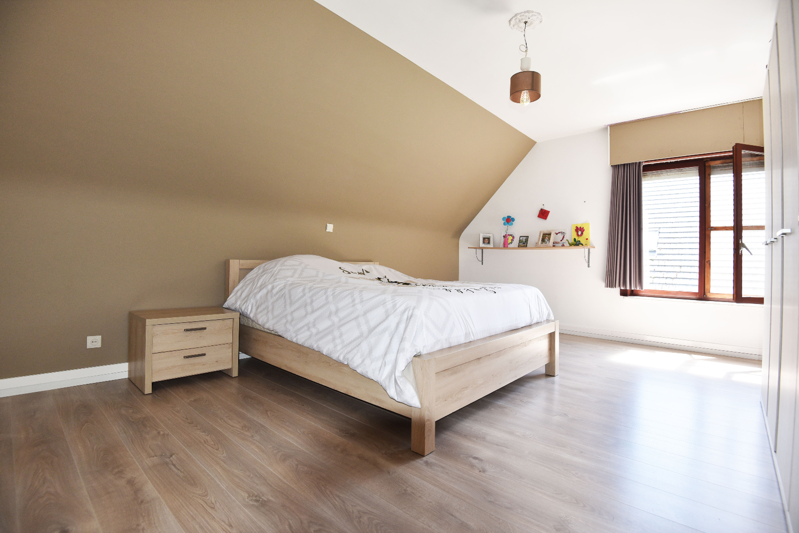 Verder af te werken gezinswoning  4 slpks rustig gelegen te Adegem 