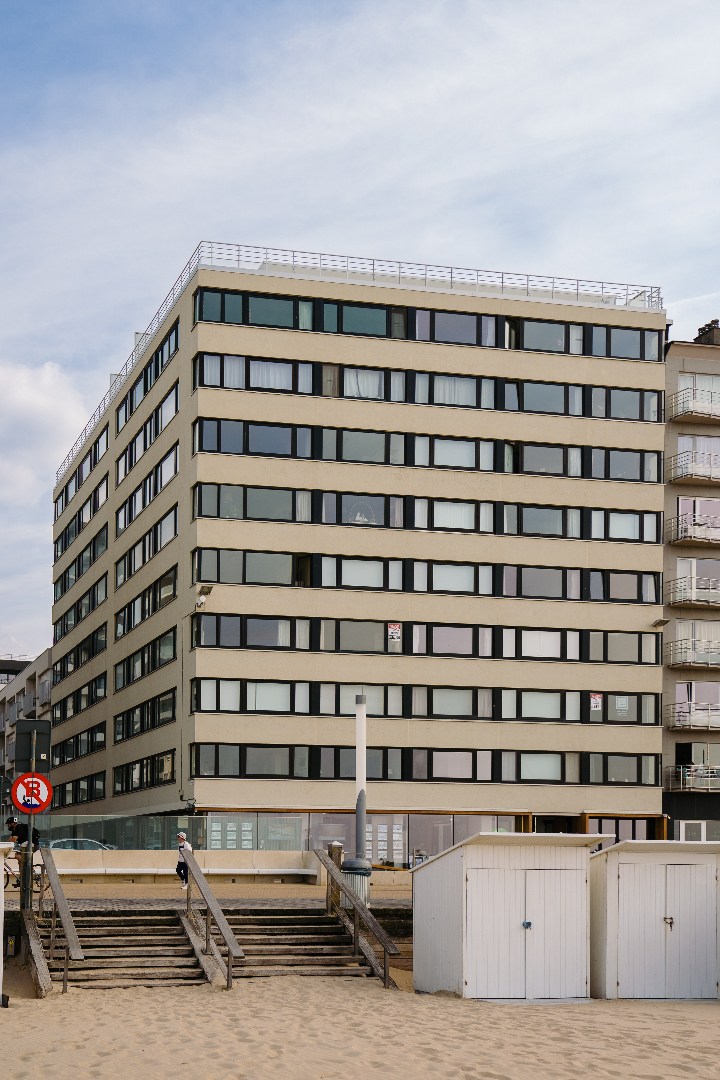 Magnifique appartement rénové de 3 chambres avec vue sur la mer. 