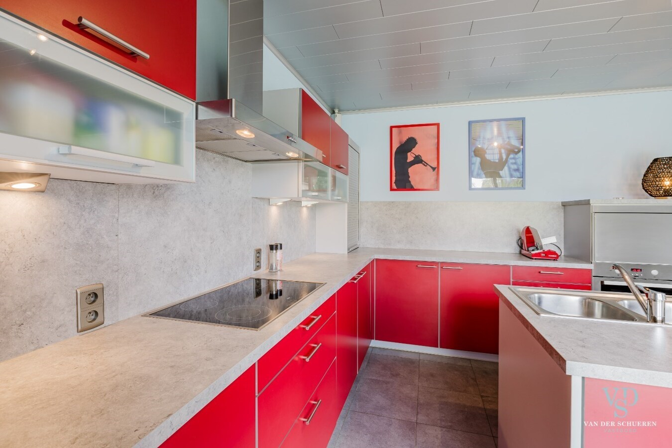 Tijdloze vrijstaande villa op ruim perceel 