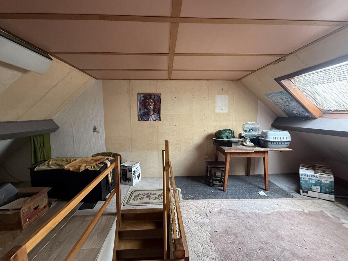 Te renoveren rijwoning met garage nabij het centrum van Avelgem 