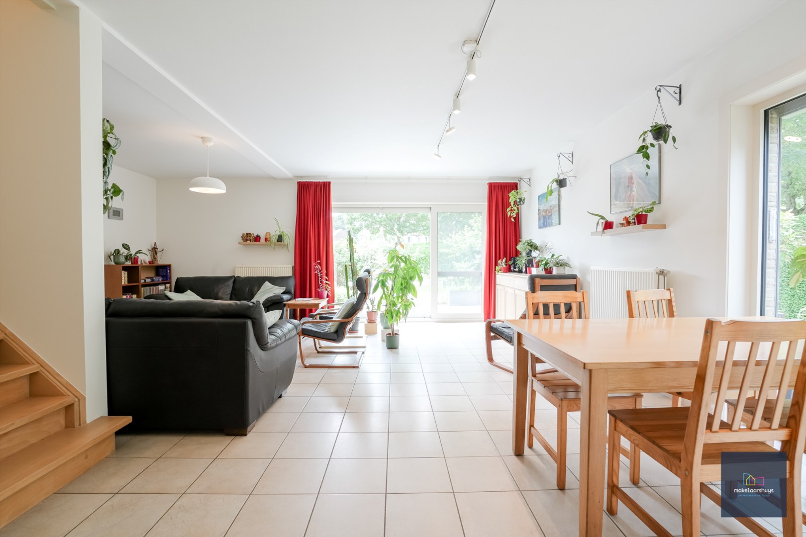 Ruime en  instapklare halfopen bebouwing met tuin 