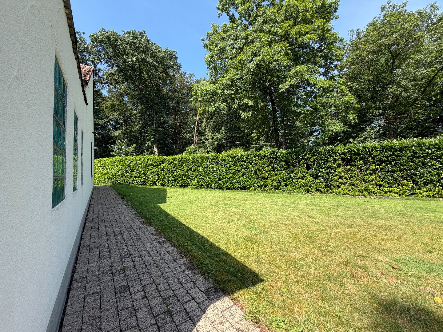 Charmante vrijstaande villa met 3 slaapkamers, ruime zolder en zonnig perceel van 1.500 m² 