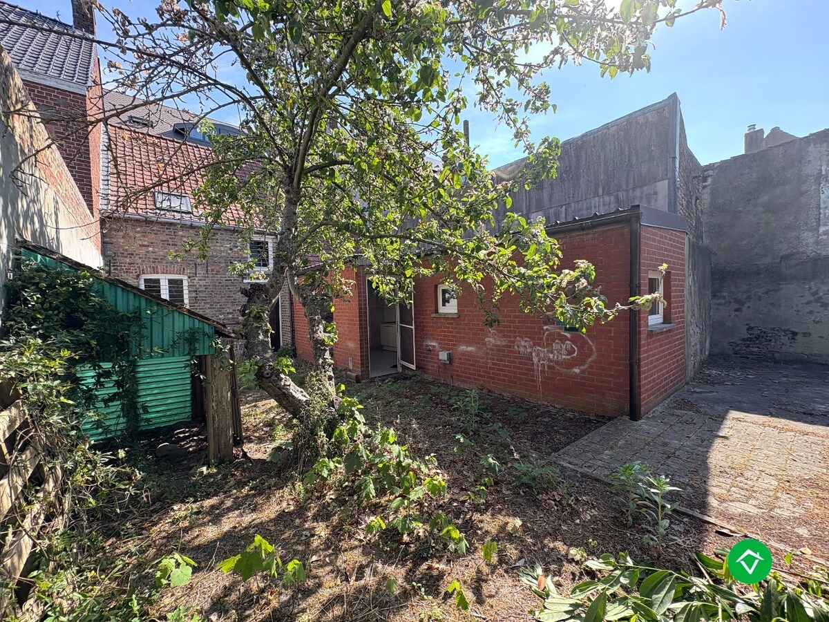 Woning met veel potentieel op een ruim perceel in het centrum van Koekelare 