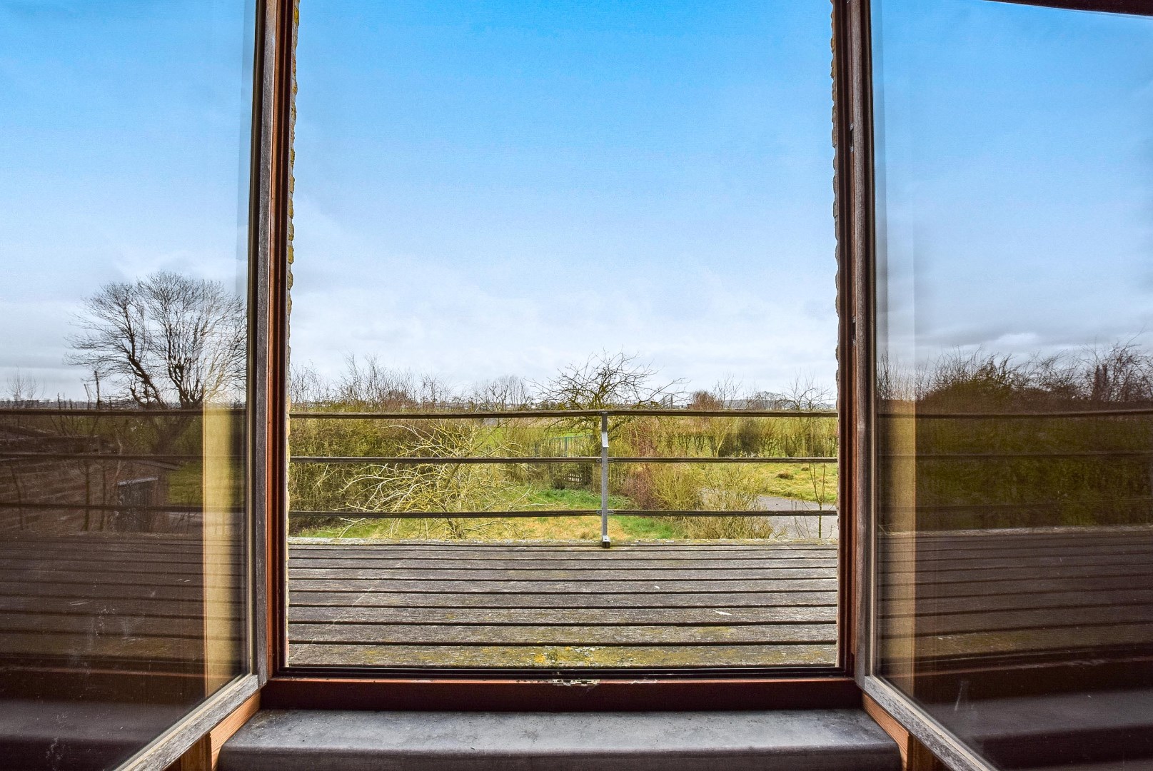 Uniek gelegen landhuis op 4334 m² gelegen te Diksmuide. 