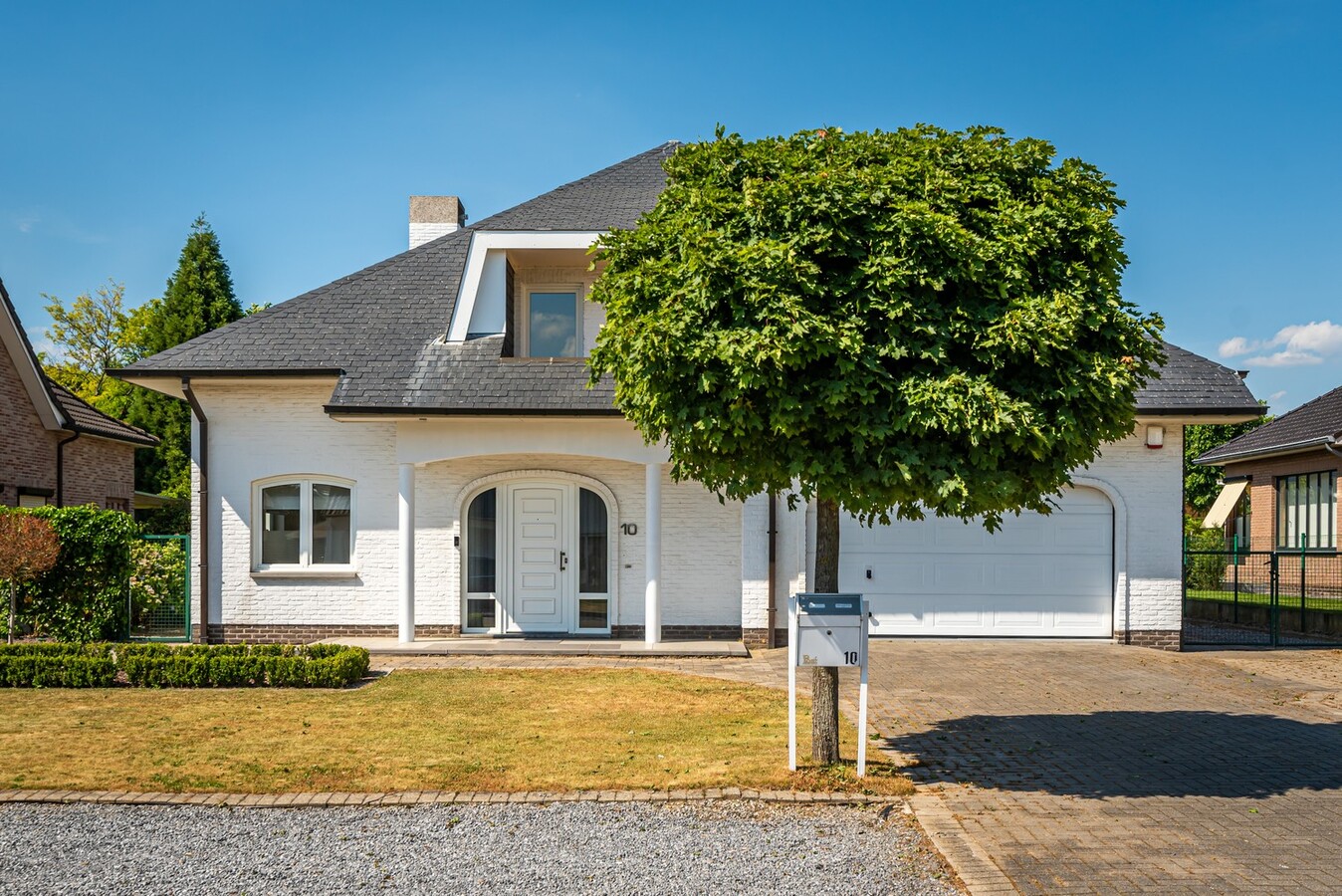 Stijlvol gerenoveerde woning in residentiële wijk op 1254 m² 