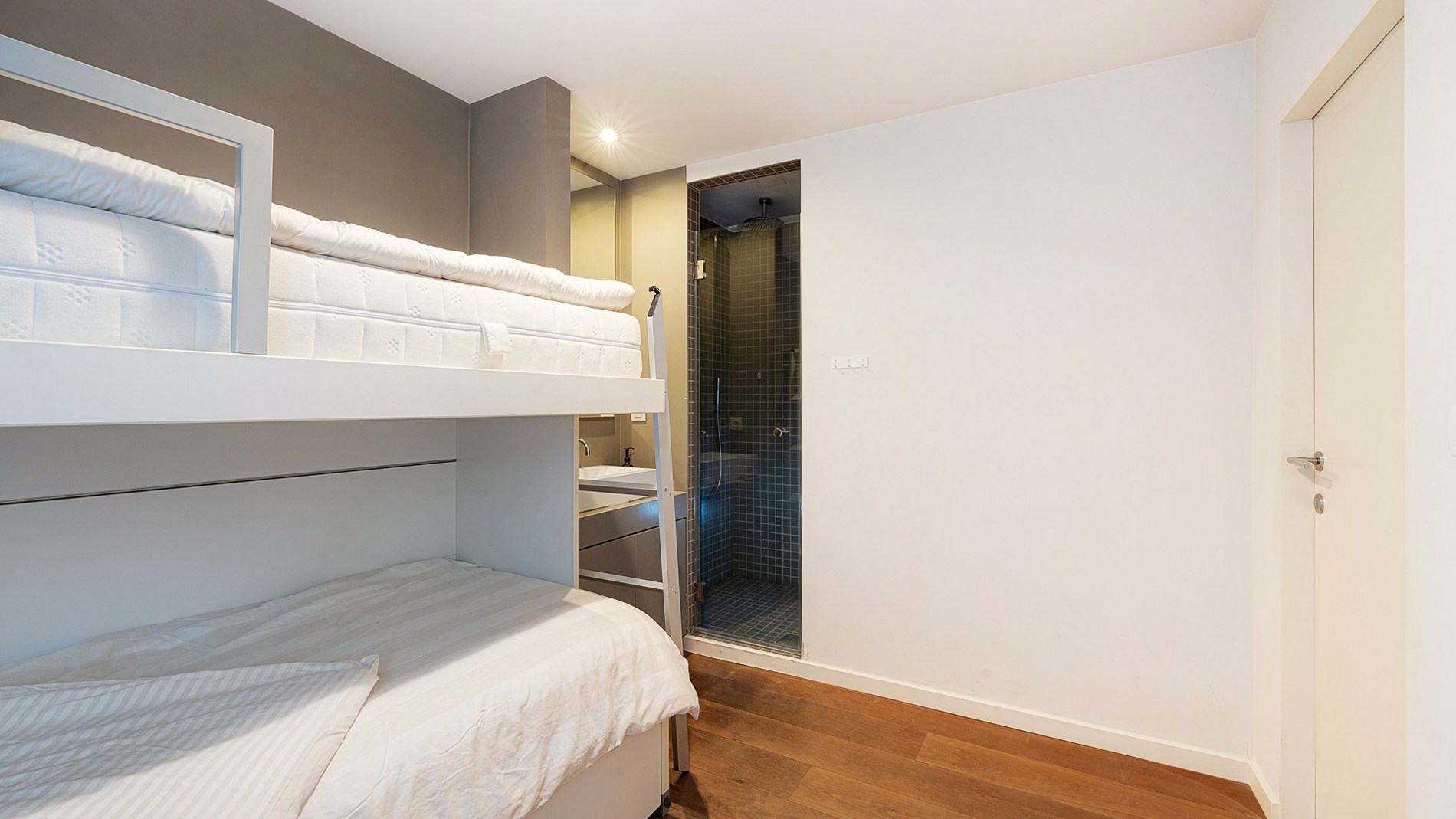 Recent 2-slaapkamer appartement centraal gelegen vlakbij zee in Knokke 