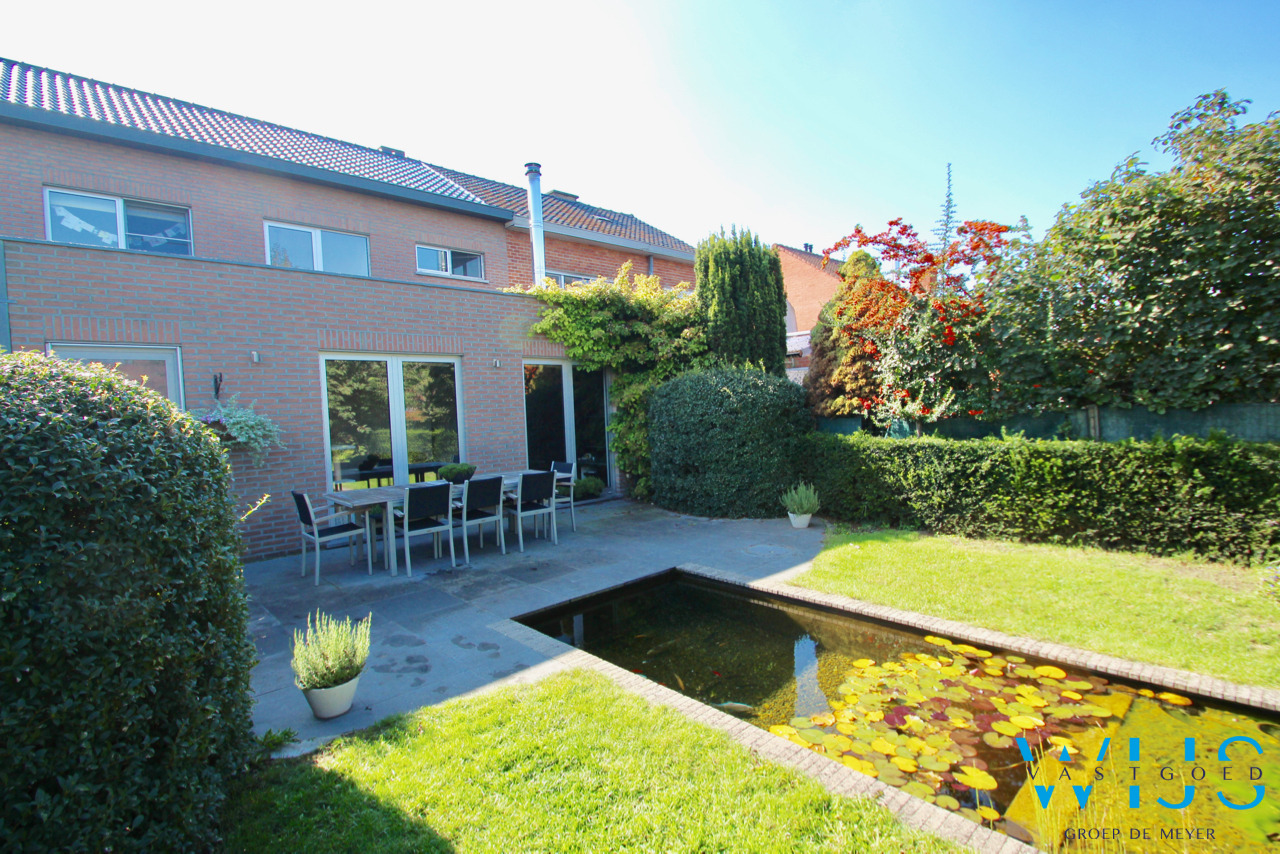 Verrassend ruim woonhuis op een TOPlocatie in ERTVELDE ! 