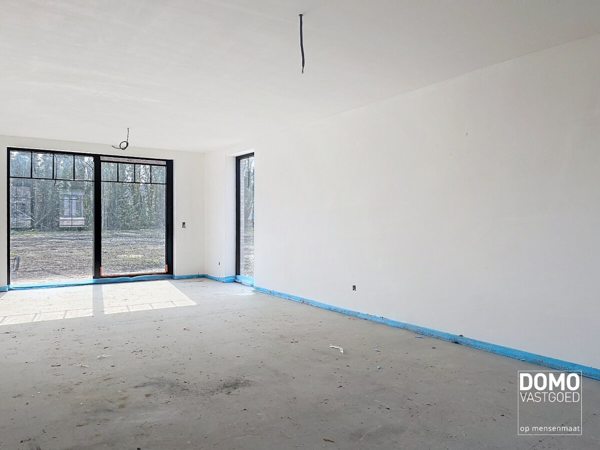 ENERGIEZUINIGE HALFOPENBEBOUWING MET 3 SLAAPKAMERS TE KERMT 