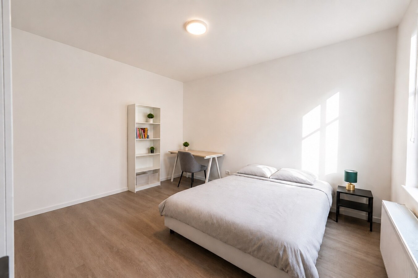 LICHTRIJK EN INSTAPKLAAR TWEESLAAPKAMERAPPARTEMENT OP TOPLOCATIE 