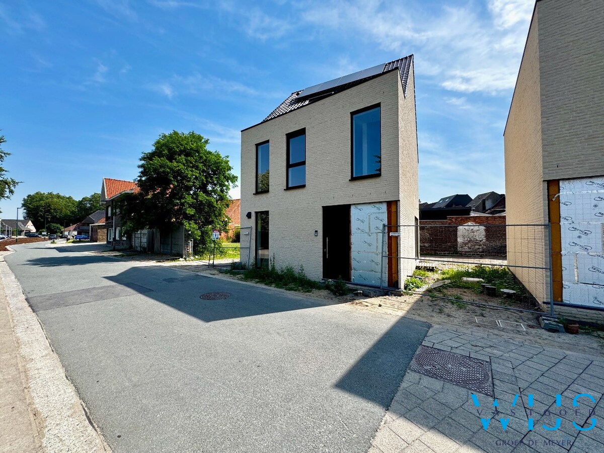 Moderne gezinswoning met 4 slaapkamers en tuin 