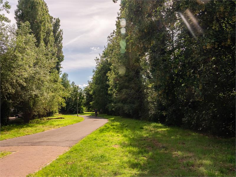 Instapklare hoekwoning met garage in groene rand van Gent 