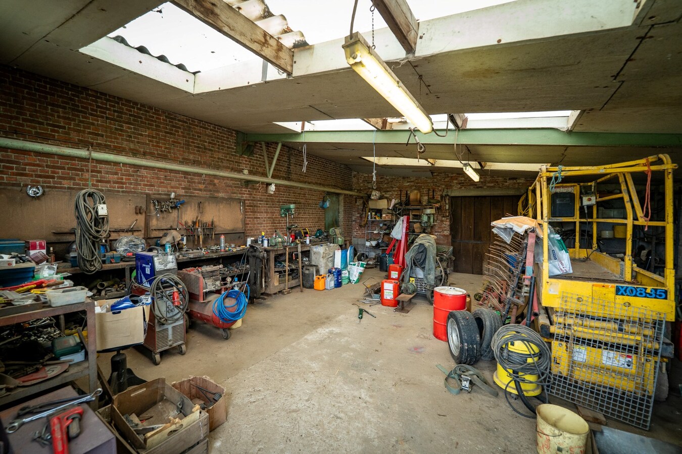 Farm to be renovated with stables and pastures on approximately 1.7 hectares in Herk-de-Stad. 