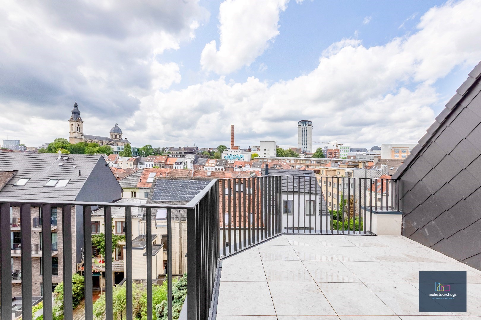 Prachtige penthouse met 2 slaapkamers en  groot terras met uniek uitzicht 
