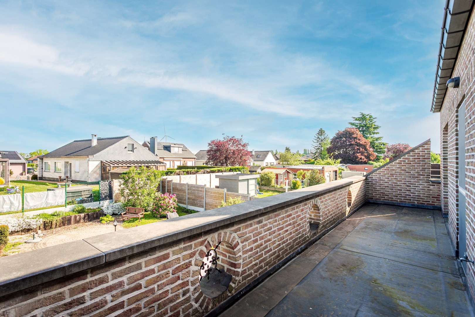 Instapklare gezinswoning met 3 slpk. en ruime tuin 